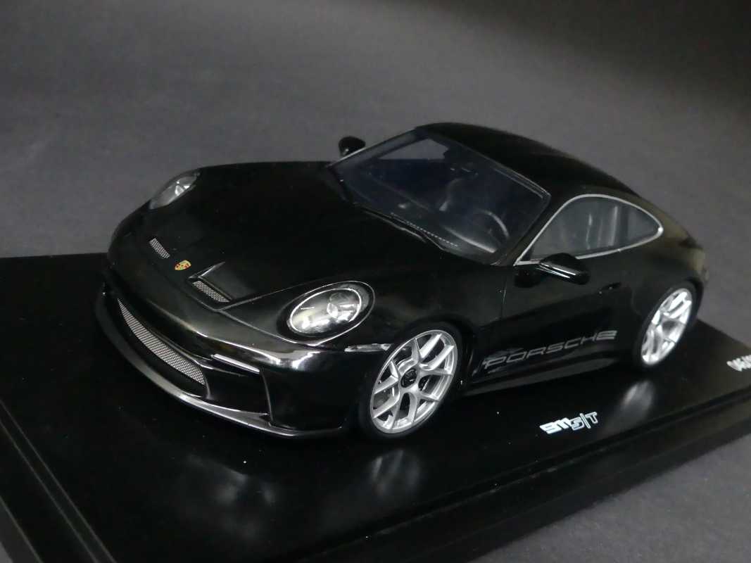 1:18 Porsche 911 992 S/T BlackEdition 911/ Spark inkl OVP Vitrine